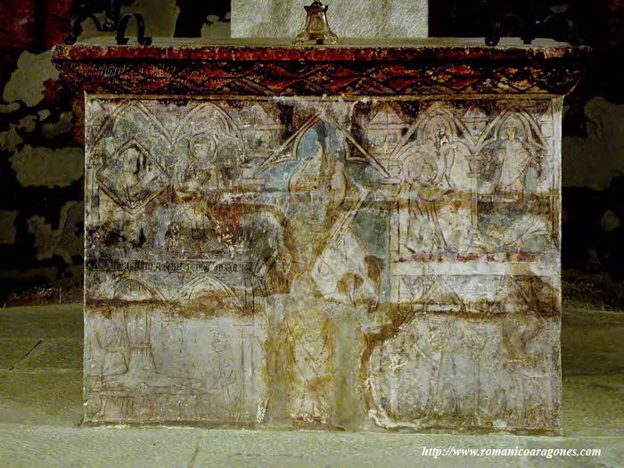 DETALLE DEL ALTAR EN EL ÁBSIDE CENTRAL. HAGIOGRAFÍA DE SAN PEDRO